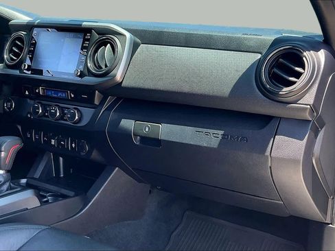 Used 2022 Toyota Tacoma TRD Sport w/ TRD Premium Sport Package RWD image 19