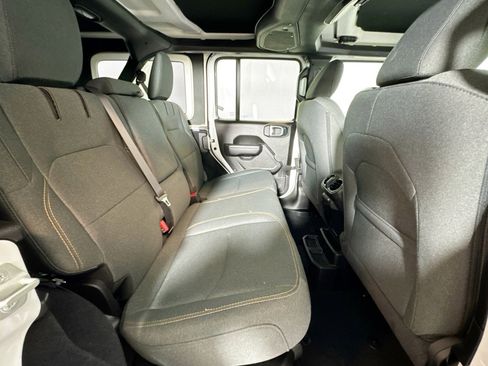 Used 2024 Jeep Wrangler Unlimited image 25