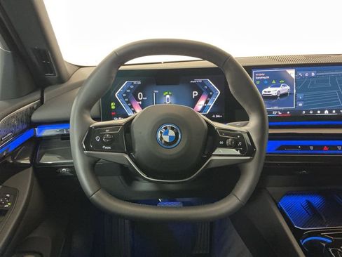 Certified 2025 BMW i5 eDrive40i image 16