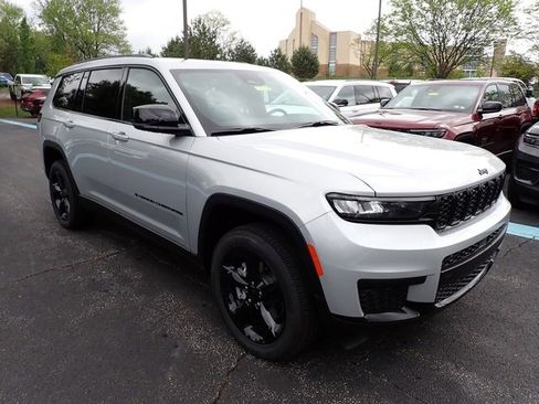 New 2025 Jeep Grand Cherokee L Altitude image 7