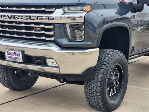 Used 2020 Chevrolet Silverado 2500 LTZ w/ LTZ Texas Edition image 9