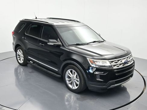 Used 2018 Ford Explorer XLT w/ Equipment Group 202A FWD image 31