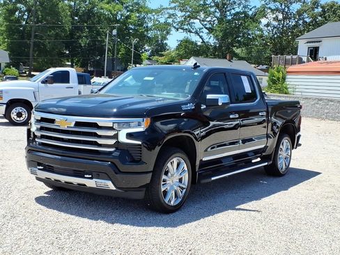 Used 2025 Chevrolet Silverado 1500 High Country w/ High Country Premium Package AWD/4WD image 3