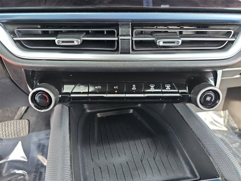 Used 2024 Chevrolet Equinox EV LT image 22