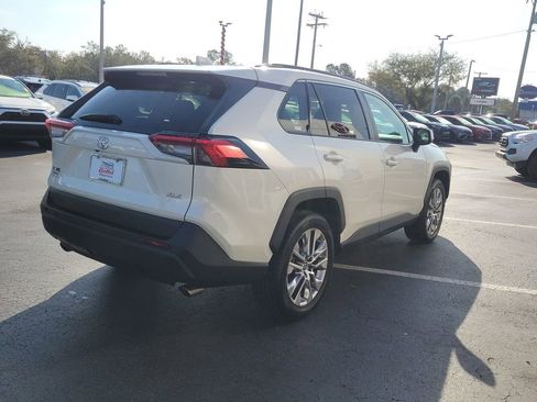 Used 2021 Toyota RAV4 XLE Premium image 3