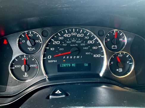 Used 2019 Chevrolet Express 3500 w/ Driver Convenience Package image 14