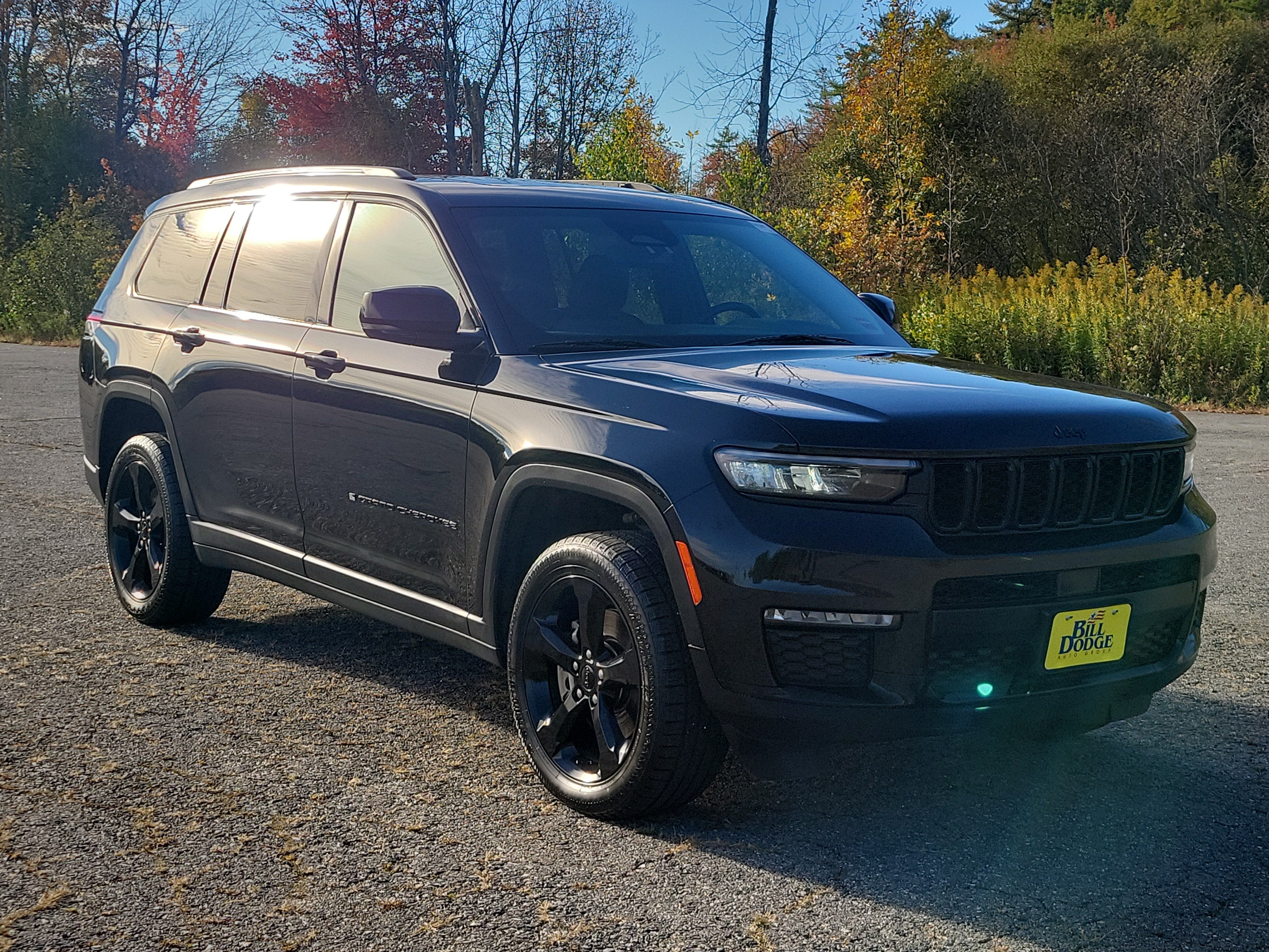 Used 2024 Jeep Grand Cherokee L Limited w/ Black Appearance Package AWD/4WD image 3