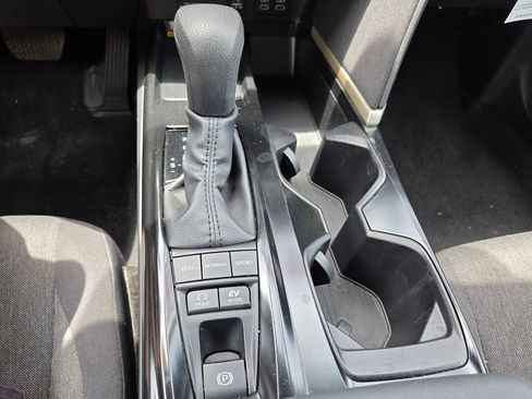 Used 2025 Toyota Camry LE FWD image 18