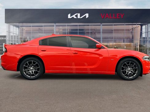 Used 2018 Dodge Charger GT image 3