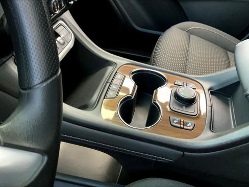 Certified 2023 GMC Acadia SLE w/ Driver Convenience Package image 14