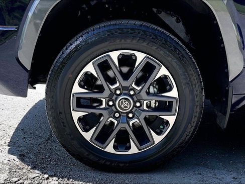 Used 2022 Toyota Tundra Limited AWD/4WD image 17