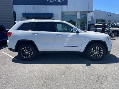 Used 2017 Jeep Grand Cherokee Limited AWD/4WD image 2