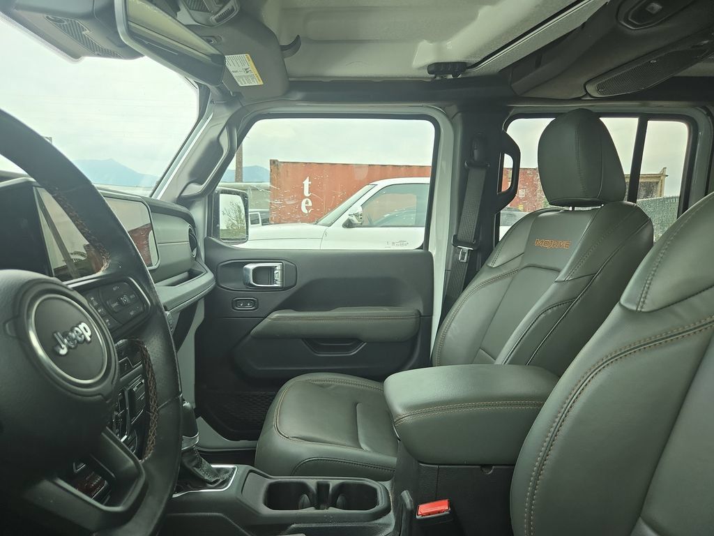 Used 2024 Jeep Gladiator Mojave w/ Technology Group AWD/4WD image 3