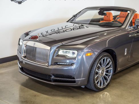 Used 2018 Rolls-Royce Dawn RWD image 24