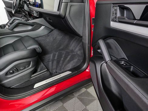 Certified 2024 Porsche Cayenne AWD/4WD image 27