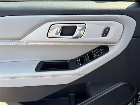 New 2025 Ford Explorer Active w/ Active Comfort Package image 21
