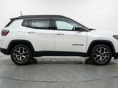 Used 2025 Jeep Compass Limited AWD/4WD image 11