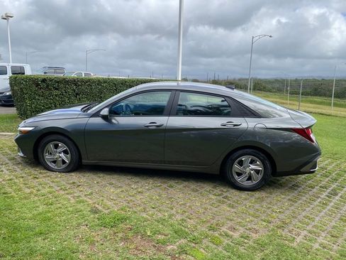 Used 2025 Hyundai Elantra SE image 22