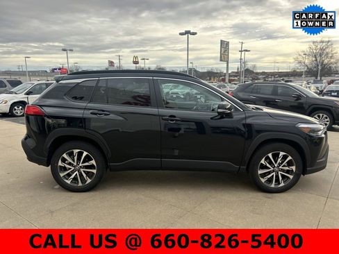 Used 2025 Toyota Corolla Cross XLE image 4