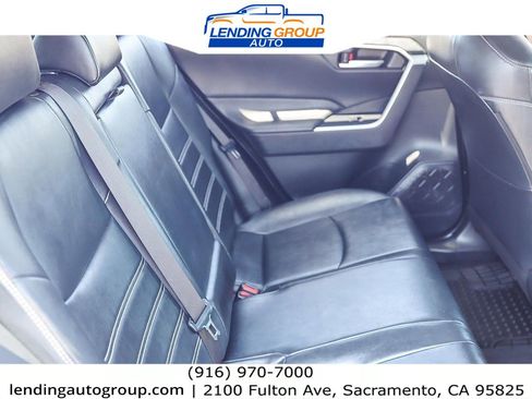 Used 2019 Toyota RAV4 XLE Premium image 16