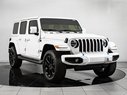 Used 2021 Jeep Wrangler Unlimited Sahara image 5