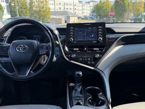 Used 2021 Toyota Camry SE Hybrid FWD image 19