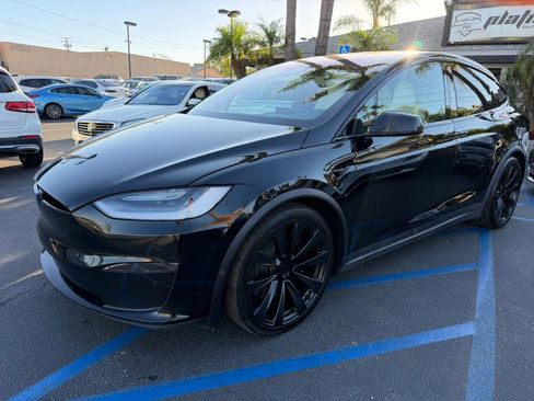 Used 2022 Tesla Model X Plaid image 3