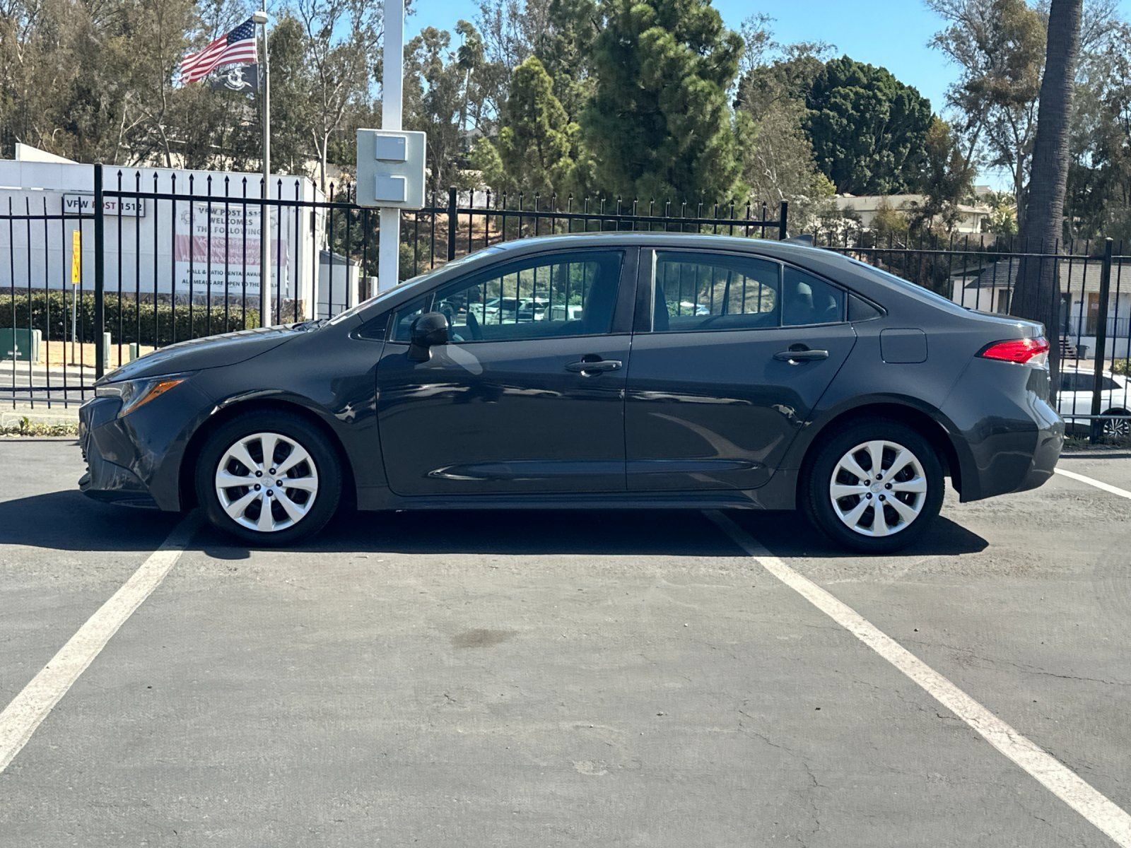Used 2024 Toyota Corolla LE FWD image 2