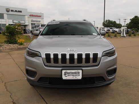 Used 2020 Jeep Cherokee Latitude w/ Cold Weather Group AWD/4WD image 2