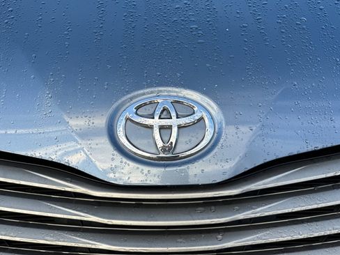 Used 2013 Toyota Sienna XLE image 48