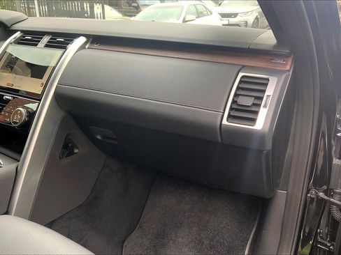 Certified 2025 Land Rover Discovery Dynamic SE AWD/4WD image 18