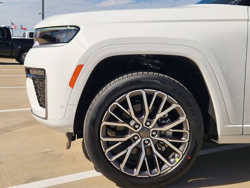 New 2026 Jeep Grand Cherokee L Summit image 8