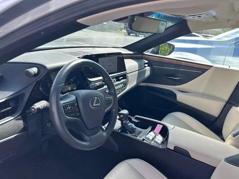 Used 2025 Lexus ES 350 w/ Premium Package FWD image 10