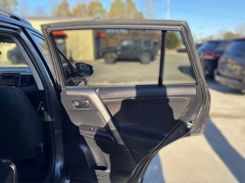 Used 2016 Toyota RAV4 LE AWD/4WD image 27