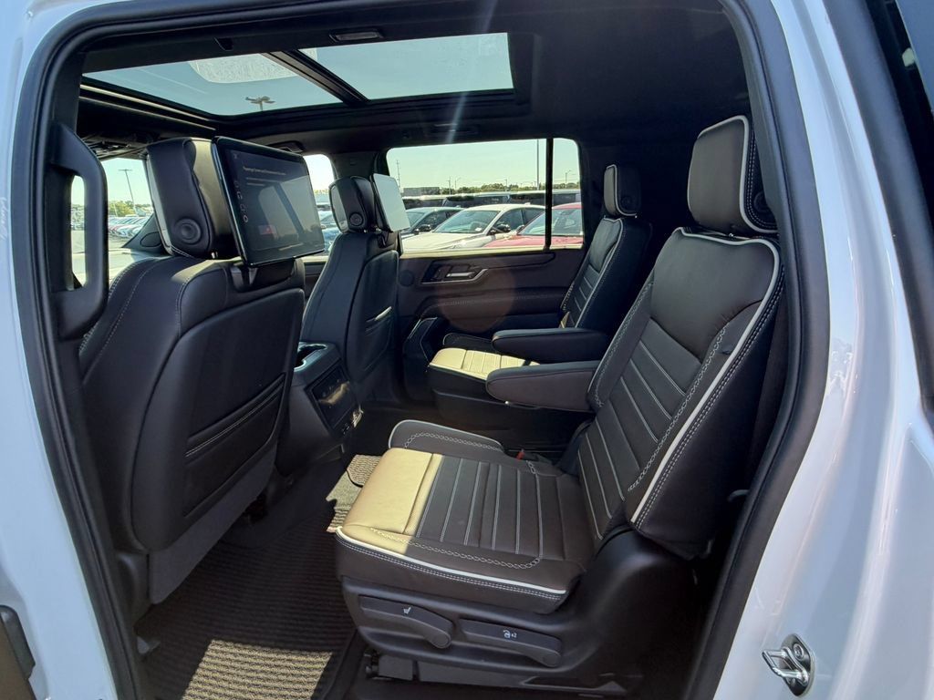 New 2026 GMC Yukon XL Denali Ultimate AWD/4WD image 36