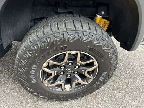 Used 2024 Chevrolet Colorado ZR2 w/ ZR2 Convenience Package III AWD/4WD image 11