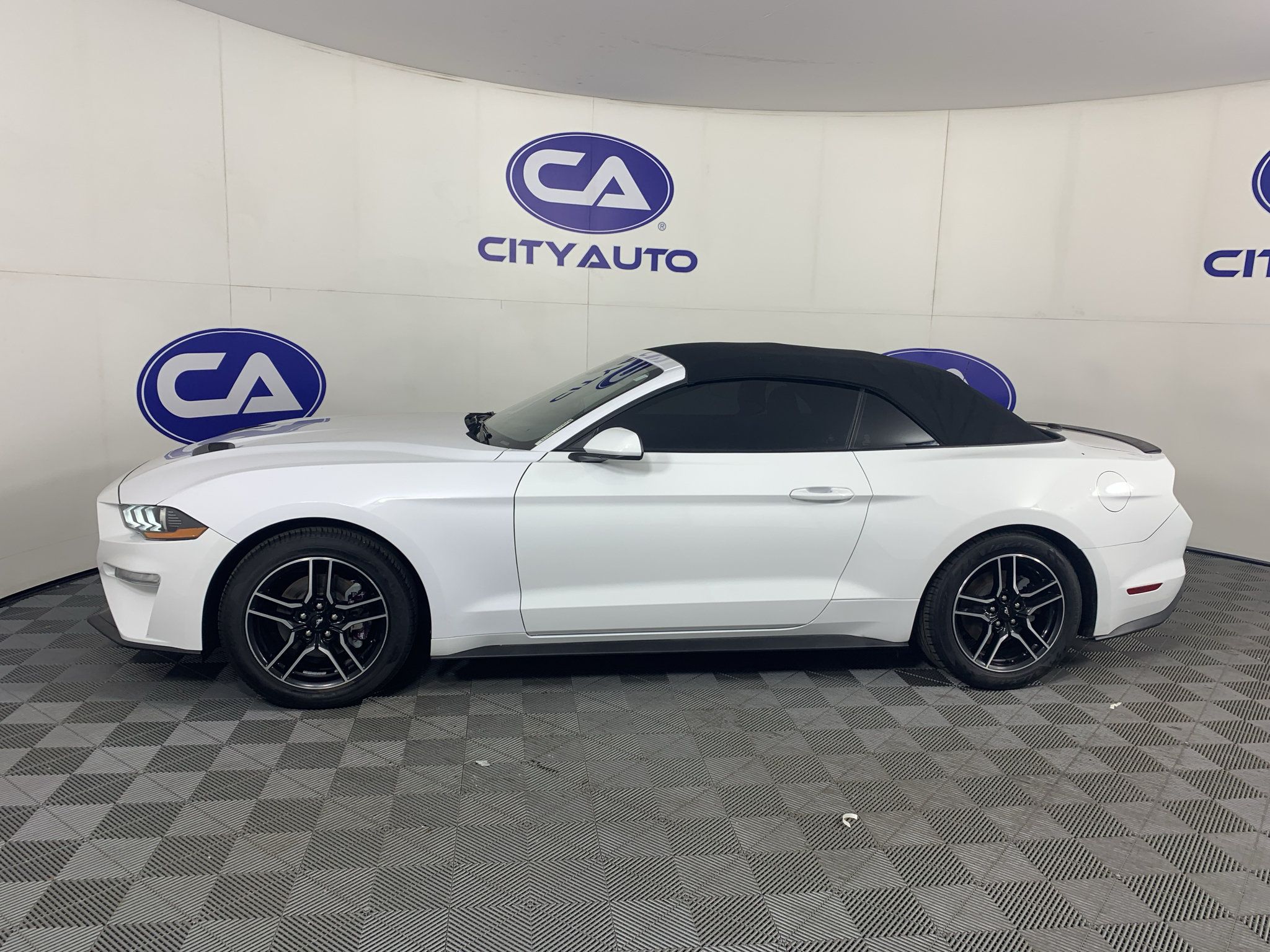 Used 2022 Ford Mustang Premium RWD image 7