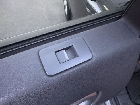 Used 2015 Land Rover Discovery Sport HSE Luxury image 44