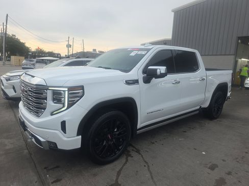 Used 2023 GMC Sierra 1500 Denali w/ Denali Carbonpro Edition AWD/4WD image 1