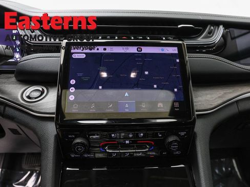 Used 2022 Jeep Grand Cherokee Limited 4xe w/ Luxury Tech Group II AWD/4WD image 12