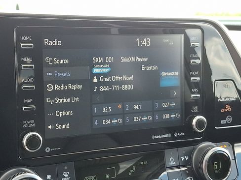 Used 2020 Toyota Highlander XLE image 19