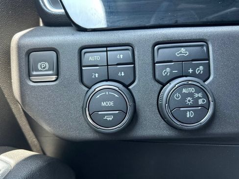 Used 2023 Chevrolet Silverado 1500 LT Trail Boss w/ Convenience Package II AWD/4WD image 18