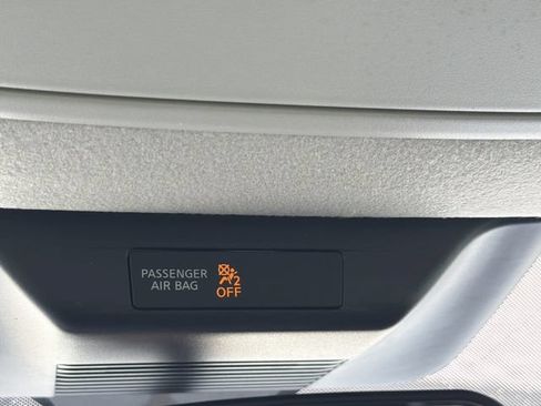 Used 2025 Nissan Kicks SR FWD image 26