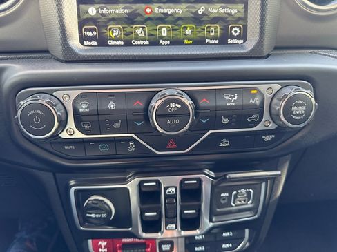 Used 2022 Jeep Wrangler Unlimited Rubicon 4xe w/ Dual Top Group image 26