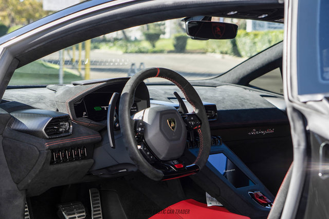Used 2021 Lamborghini Huracan STO RWD image 56