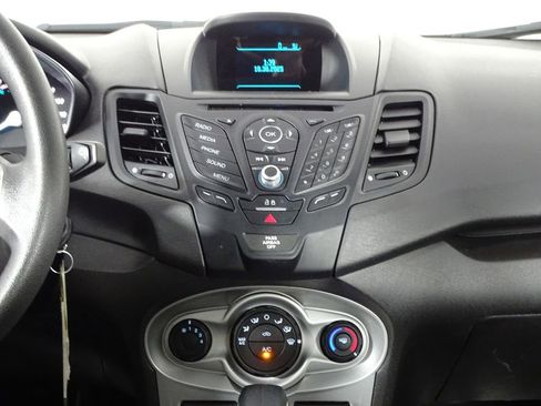 Used 2017 Ford Fiesta SE image 22