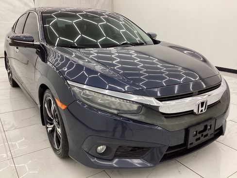 Used 2017 Honda Civic Touring image 3