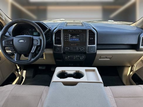 Used 2015 Ford F150 XLT image 11