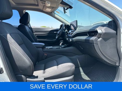 Used 2024 Nissan Altima 2.5 SV w/ SV Premium Package FWD image 15