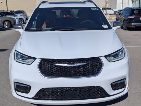 Used 2024 Chrysler Pacifica Pinnacle w/ Trailer Tow Group image 6